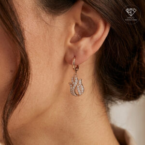 Aretes Colgantes Llama Eterna