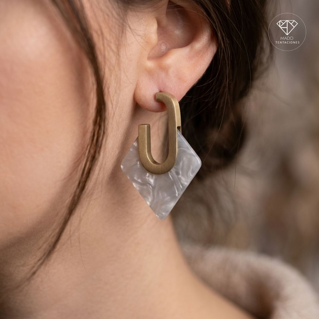 Aretes Broquel Rombo Carey