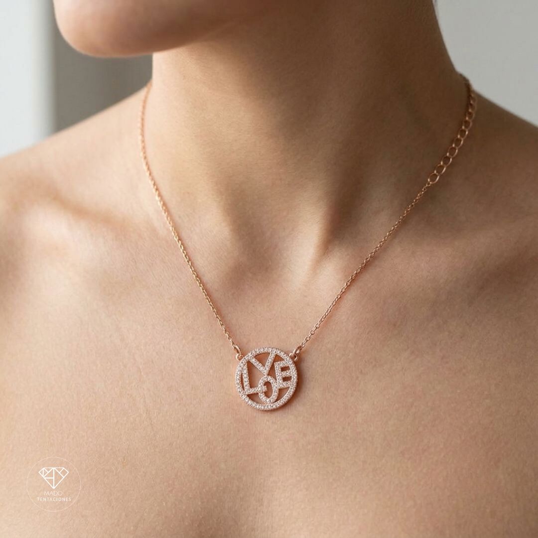 Collar Medalla Love Pavé