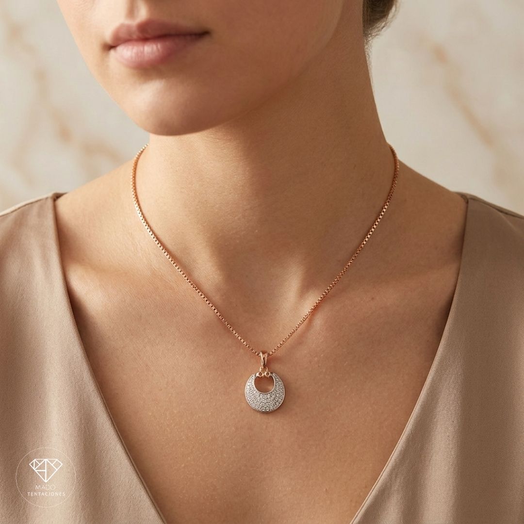 Collar Media Luna Pavé