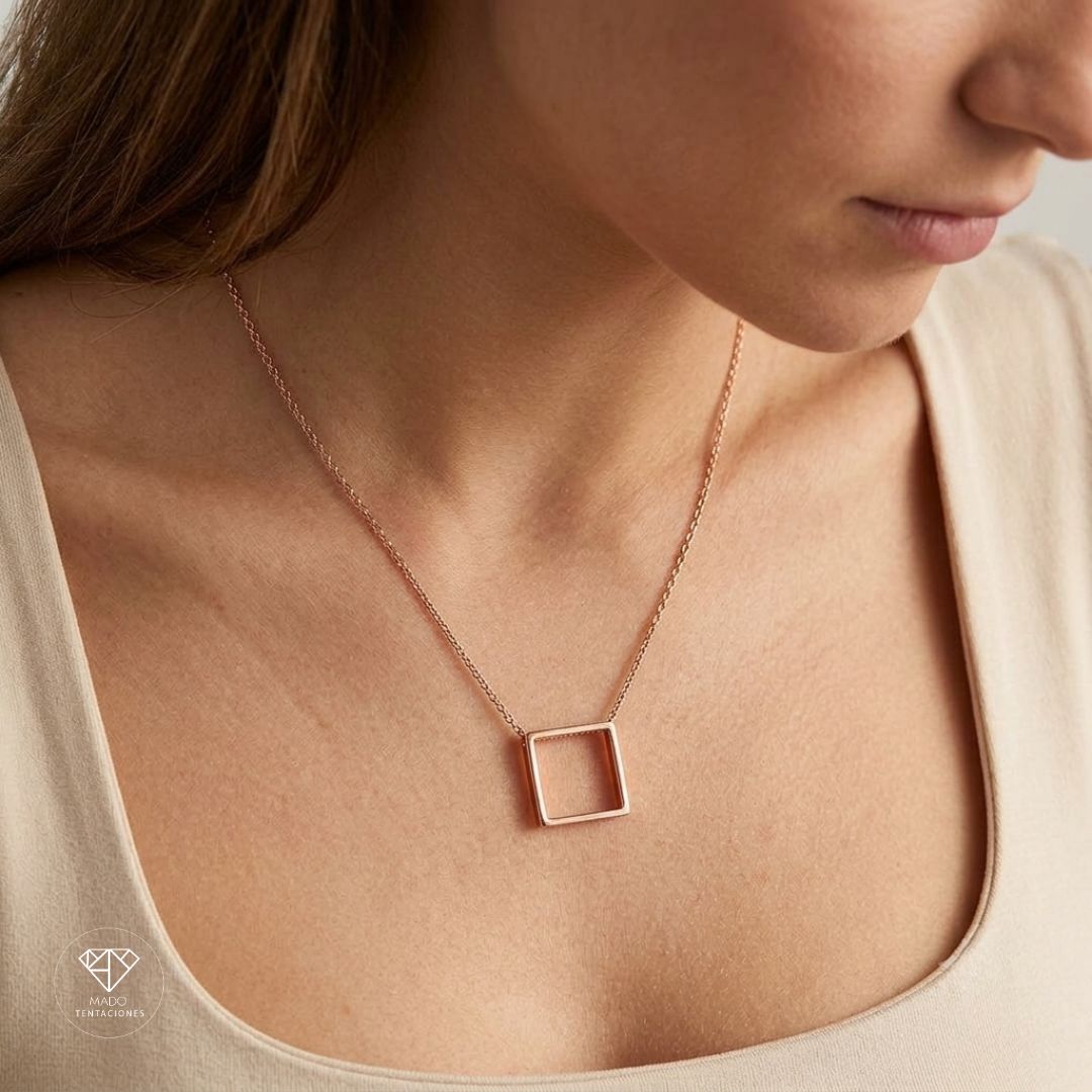 Collar Geométrico Cuadrado Minimalista