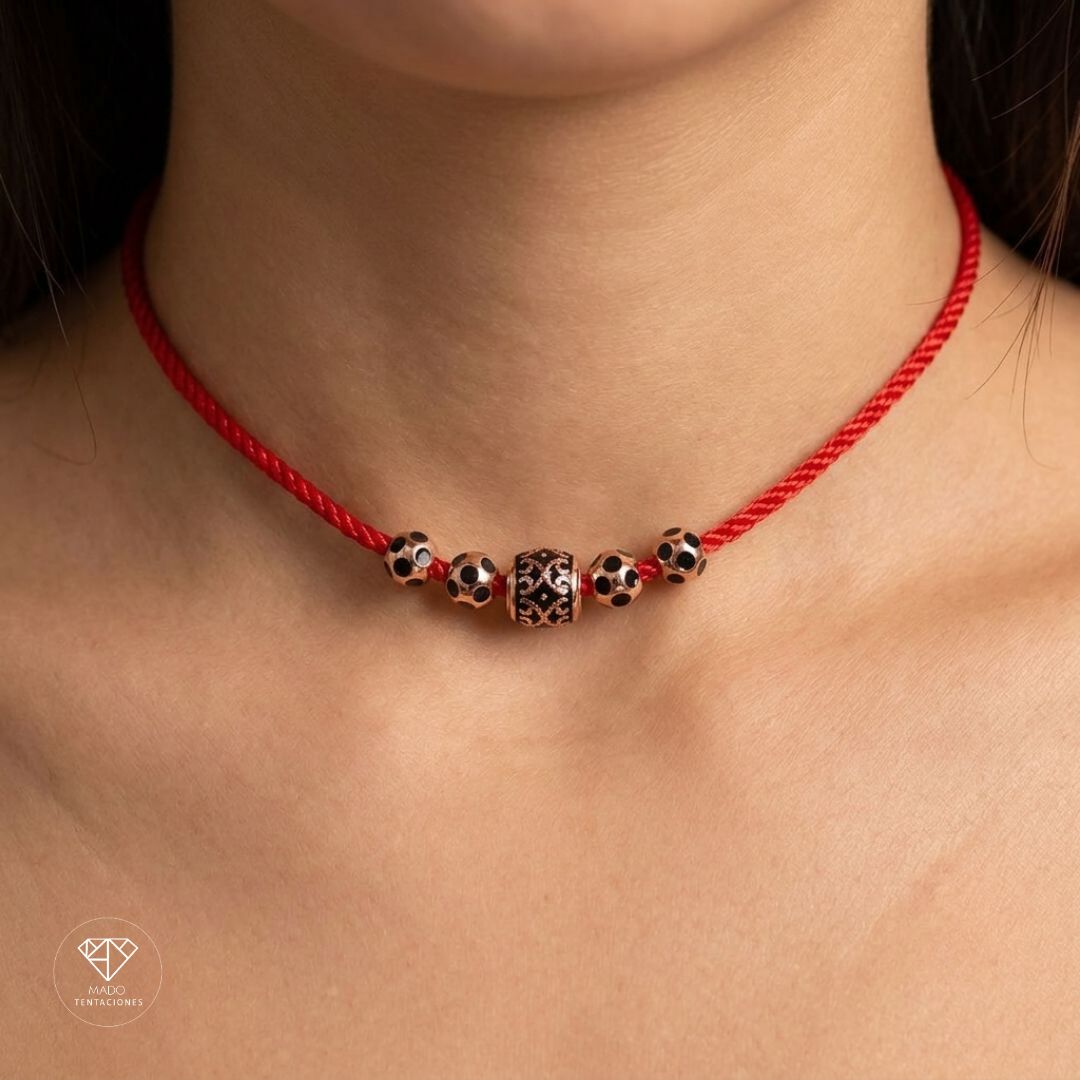 Collar Hilo Rojo Amuletos
