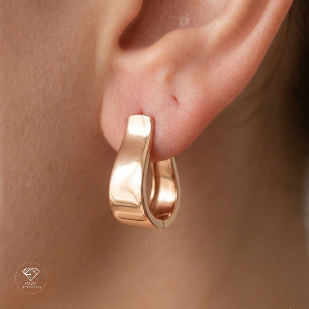 Aretes Huggie Curva Lisa