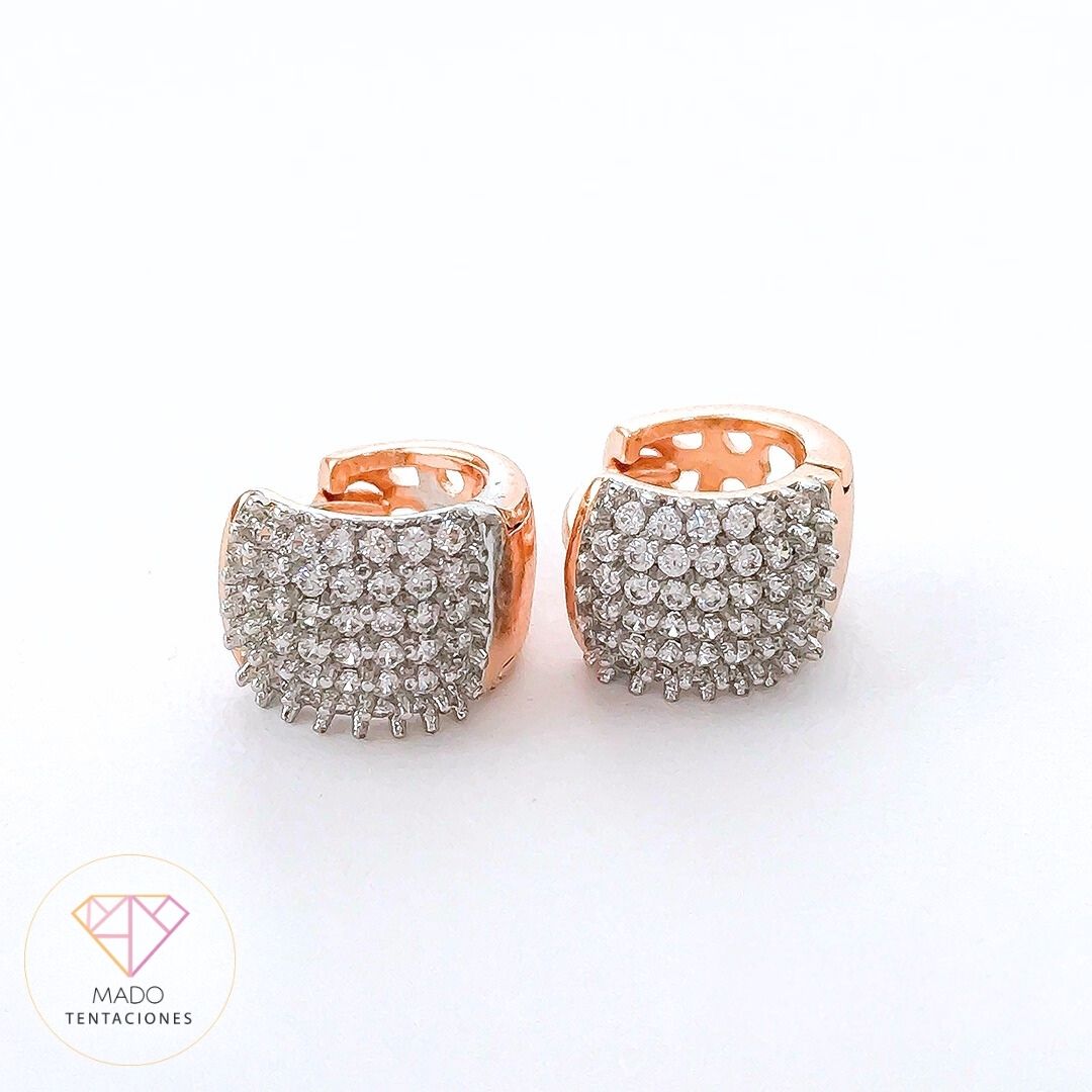 Aretes Huggie Texturizados Pavé
