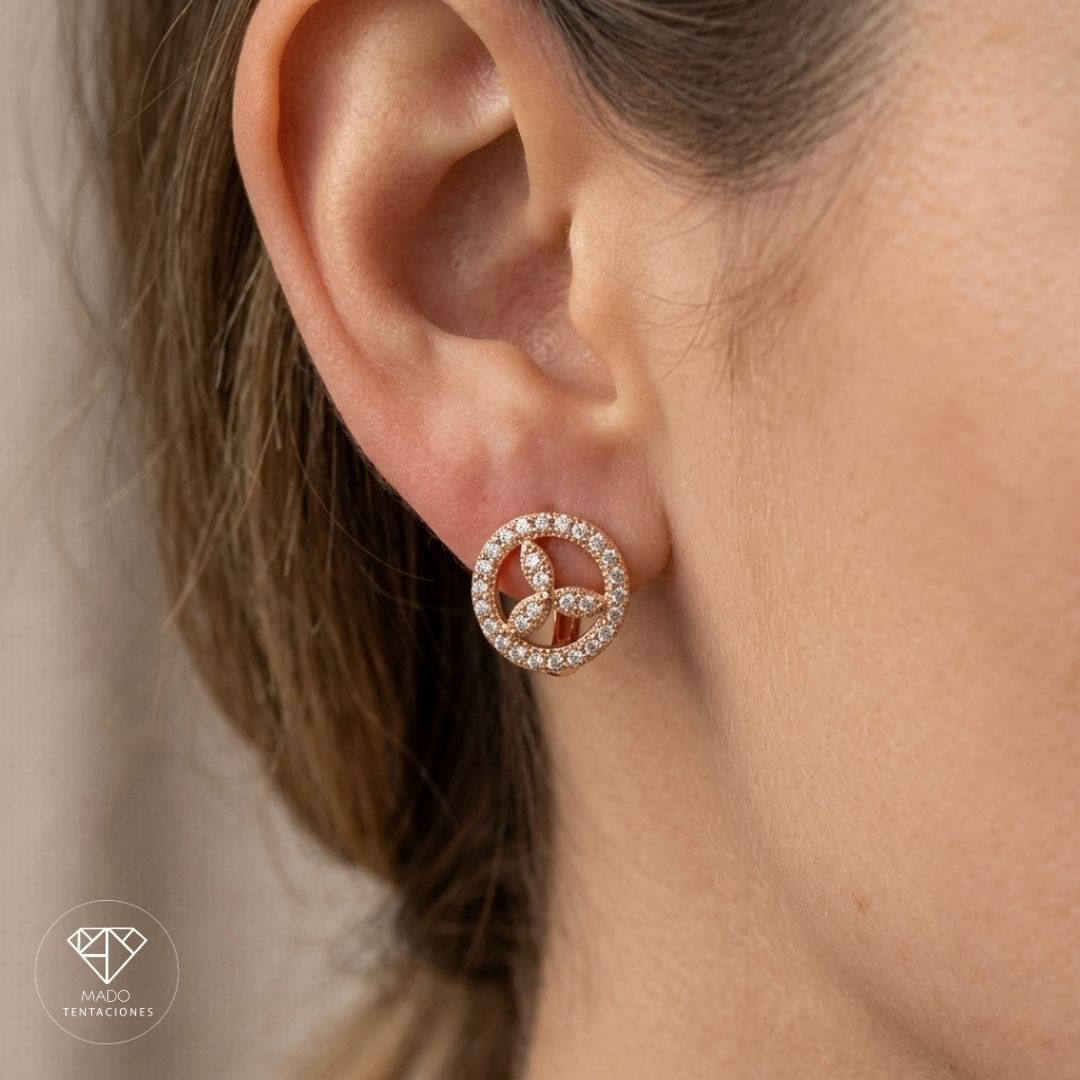 Aretes Huggie Círculo Floral