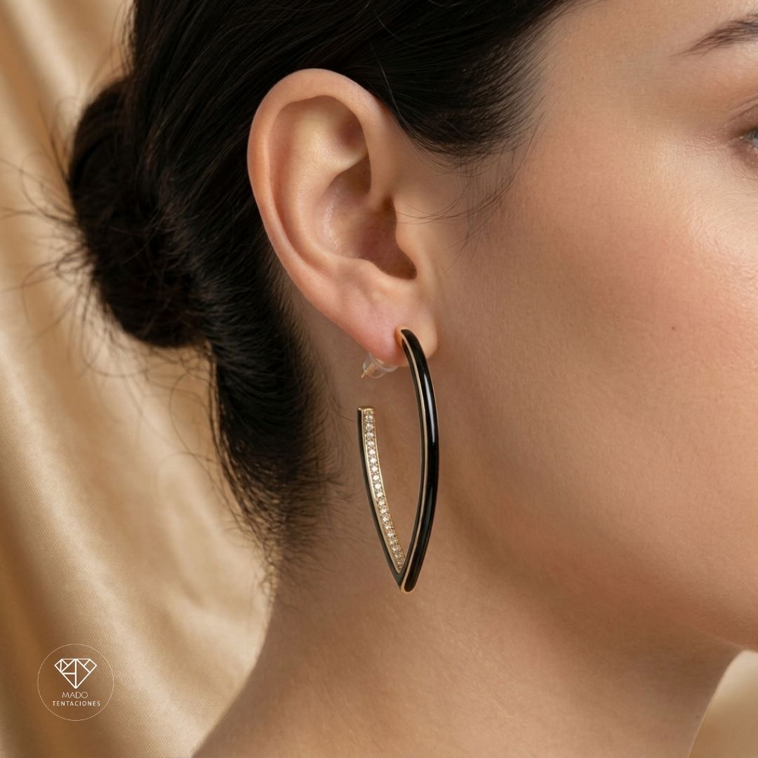 Aretes Geométricos Esmaltado Negro