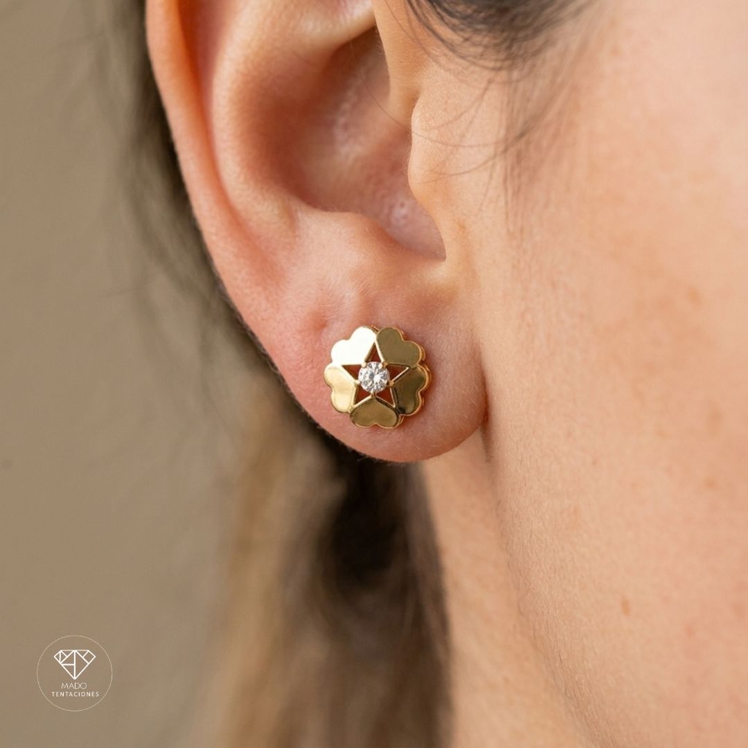 Aretes Broquel Flor Corazones