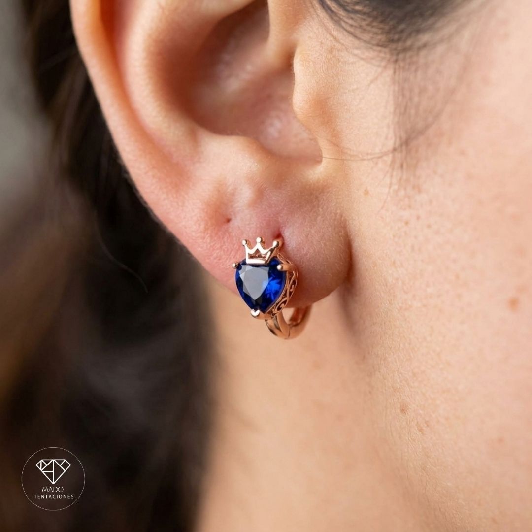 Aretes Huggie Corazón Azul