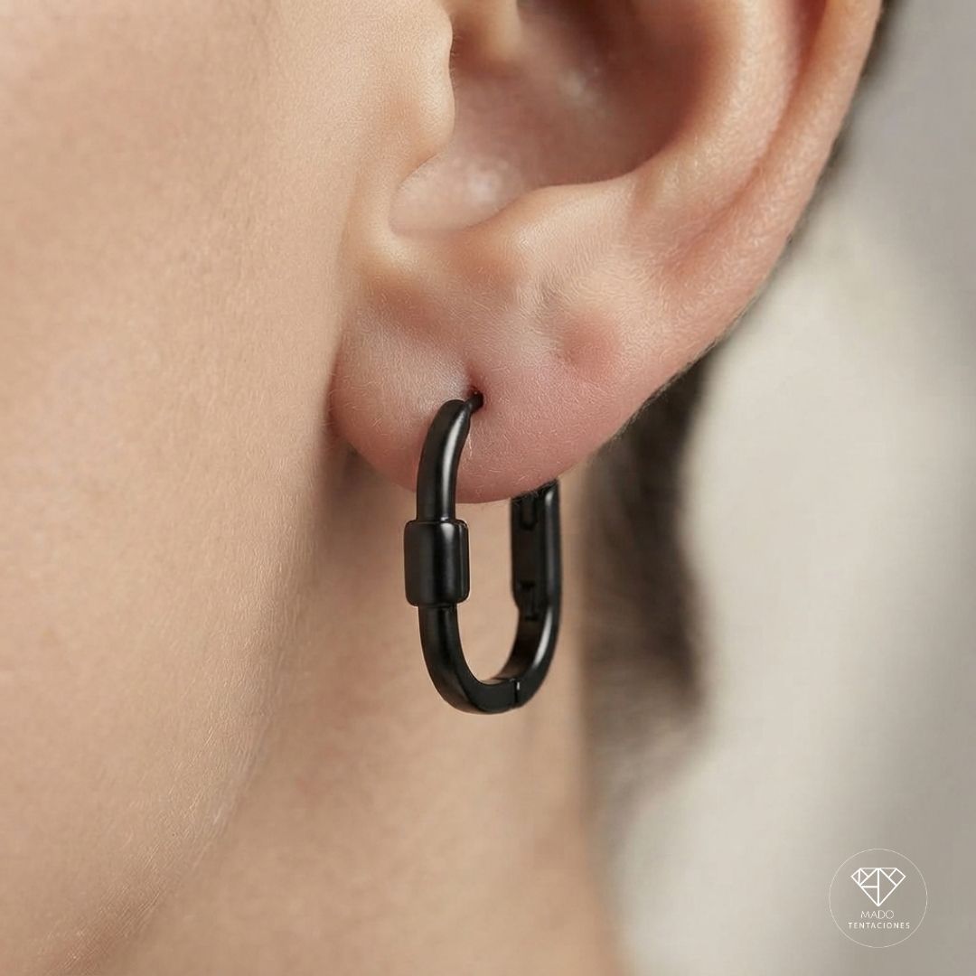 Aretes Huggies Candado Negro