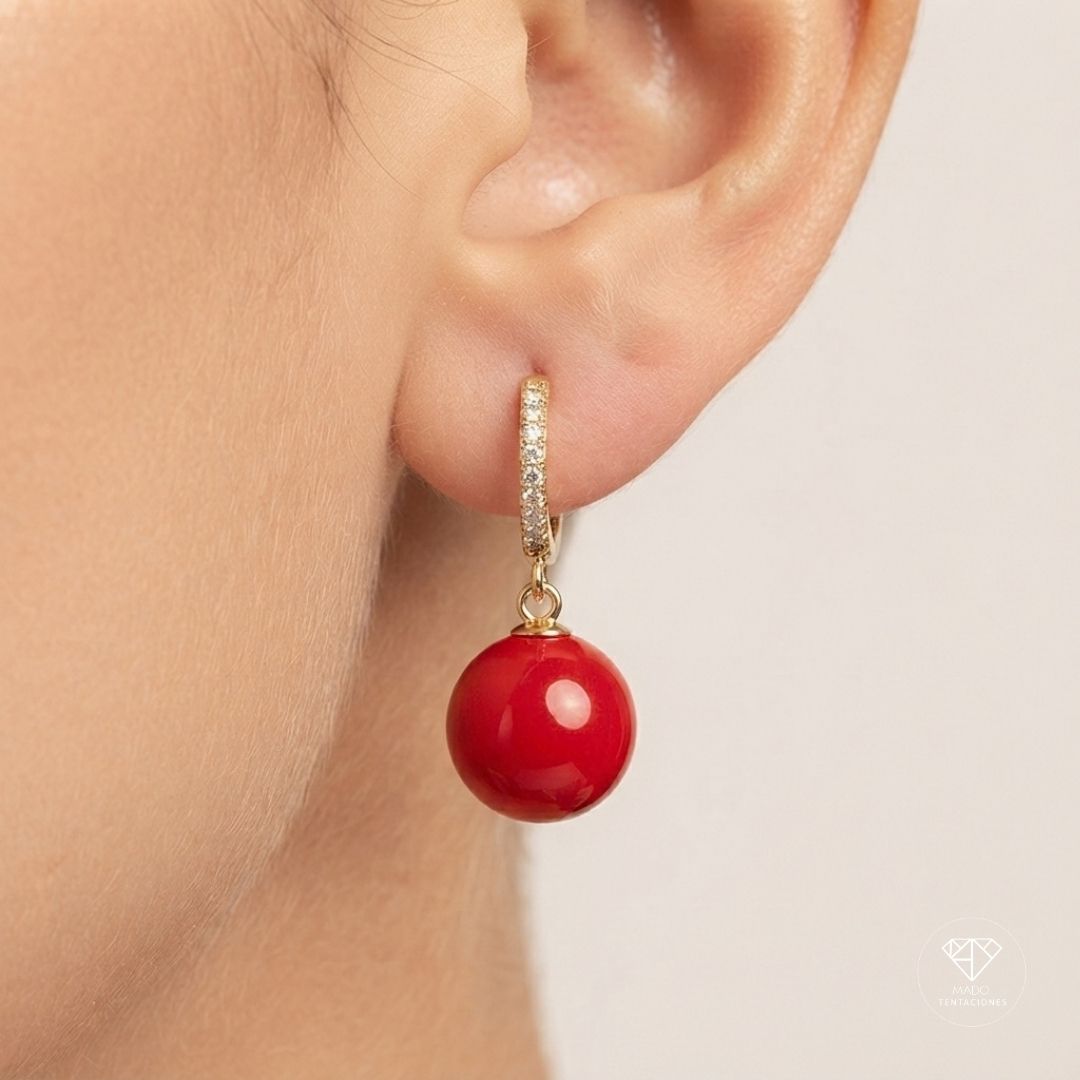 Aretes Huggies Esfera Roja