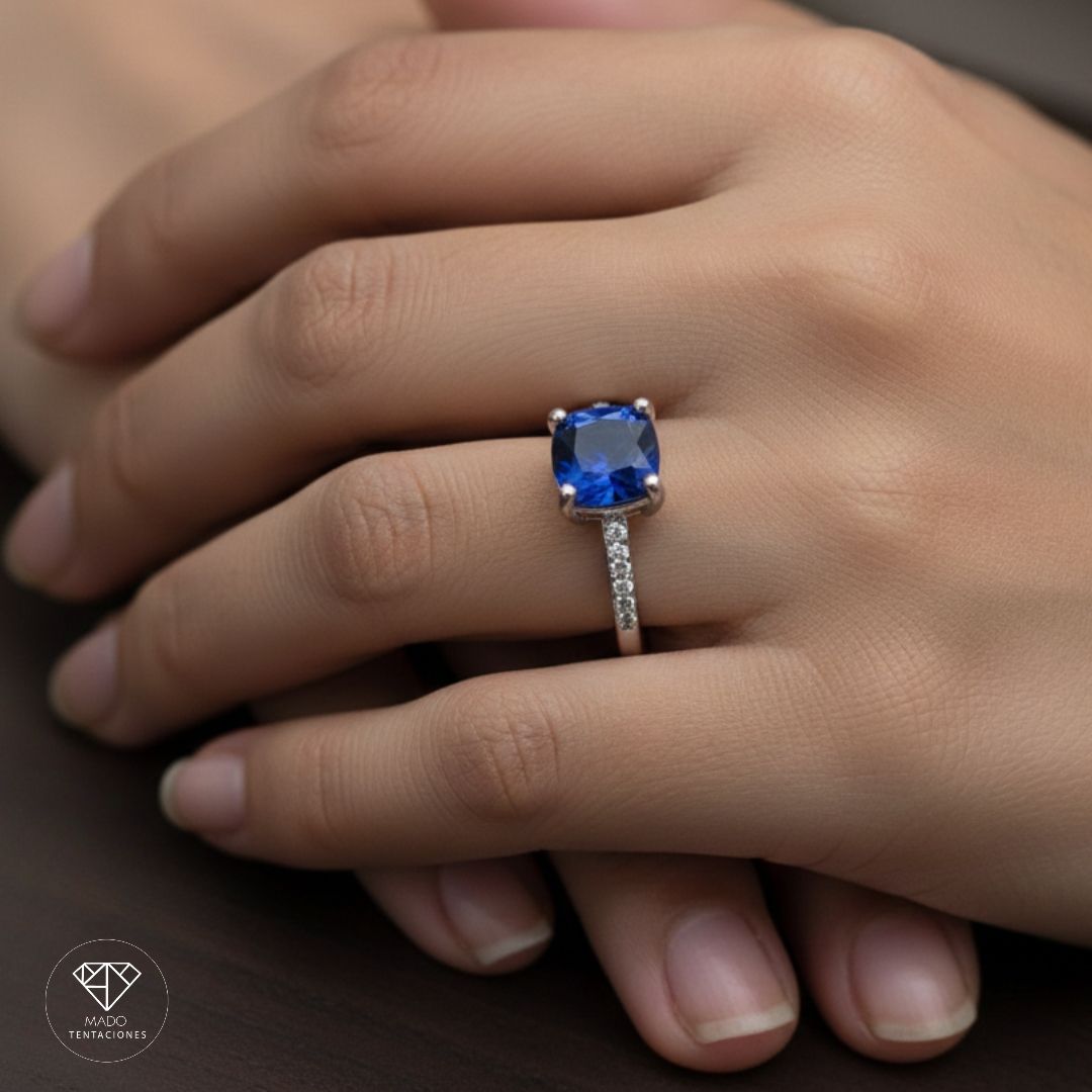 Anillo Solitario Azul Zafiro