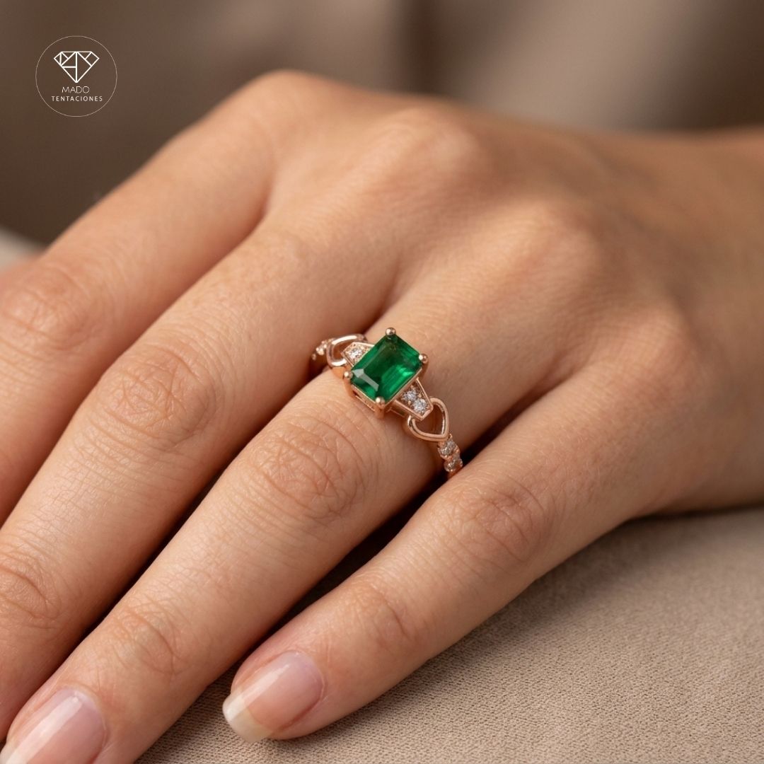 Anillo Esmeralda Corazones