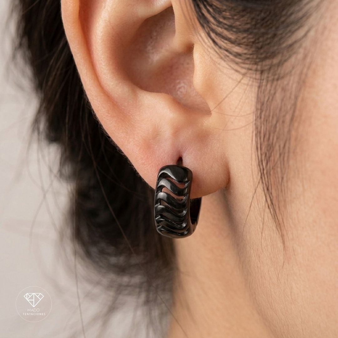 Aretes Huggie Calados Negros