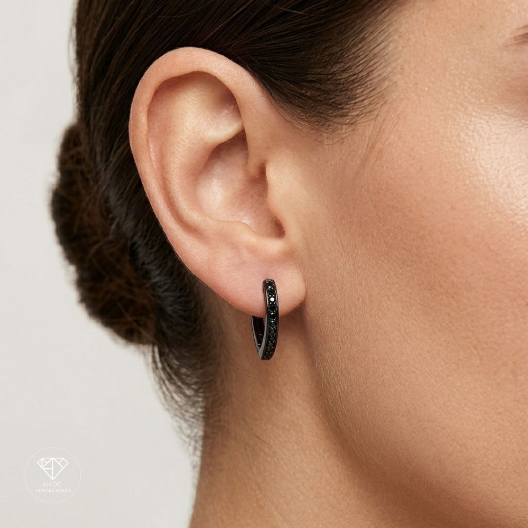 Aretes Huggie Finos Negros